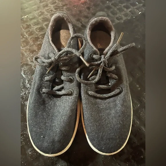 Allbirds Women’s Wool Runner Size 8, True Black with Cream Sole - Picture 3 of 5